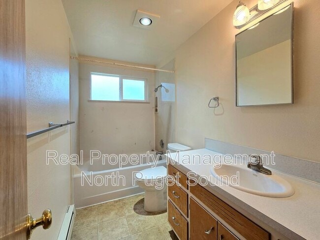 Building Photo - 710 Beach Ave