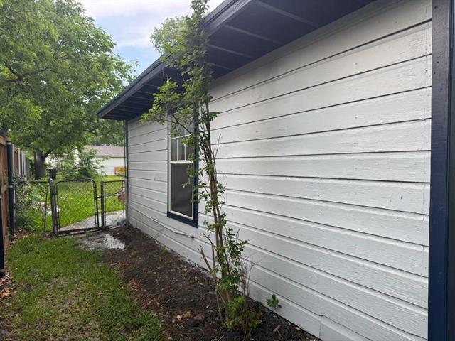 Building Photo - 821 Travis St