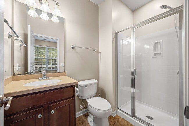 Building Photo - Extremely well-maintained 3-bedroom, 3.5 bath townhome in Baxter Village!