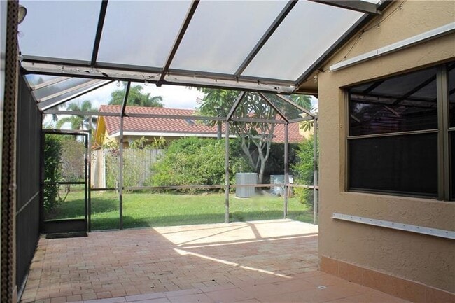 Building Photo - 6722 Canary Palm Cir