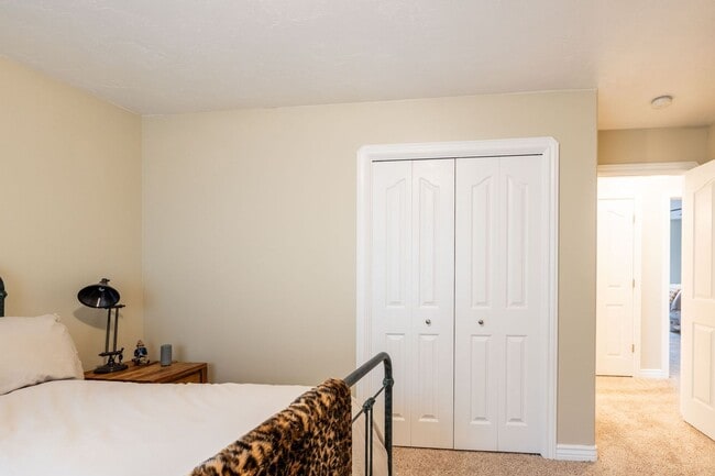 Building Photo - 3 Bedroom 2 bath home in Sugar City Idaho 2 stall garage in awesome neighborhood