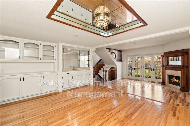 Building Photo - 227 S Irena Ave