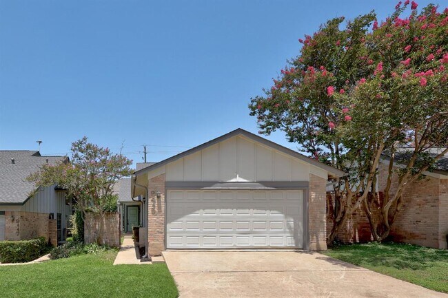 Building Photo - 9445 Singing Quail Dr