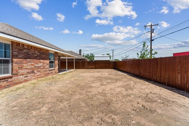 Building Photo - 716 Duke Ave