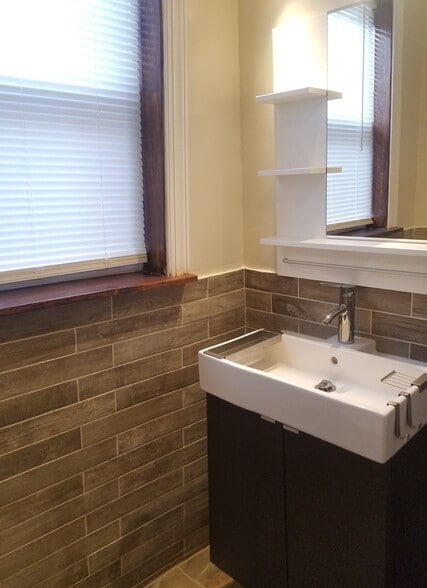 Bathroom - 3944 N 8th St