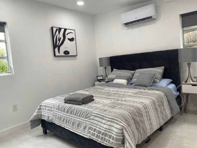 Primary Photo - 1710 Michigan Ave