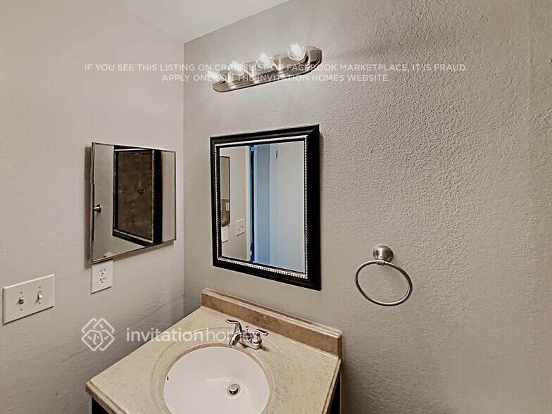 Building Photo - 21581 E Aberdeen Dr