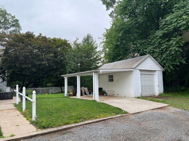 Building Photo - 40 Clunie Ave