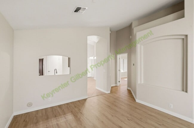 Building Photo - Charming Gilbert Home with Spacious Living & Prime Location