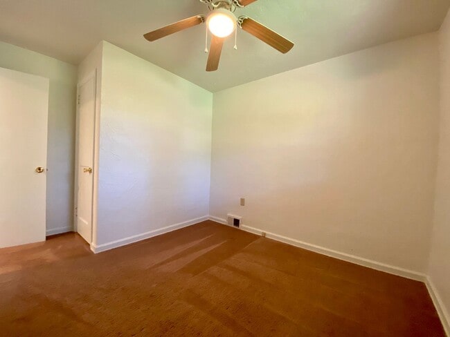 Building Photo - Charming Ranch Home in Peters Township – Huge Yard, Quiet Setting & Great Location!