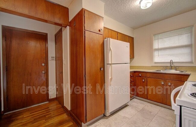 Building Photo - 4706 Sheridan Dr