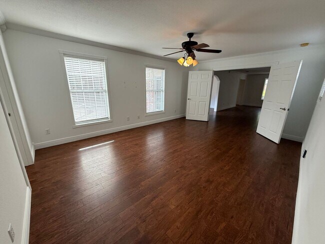 Building Photo - 905 Poinciana Dr