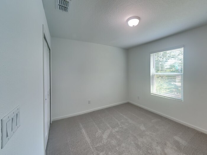 Building Photo - 626 Holly Lks Dr
