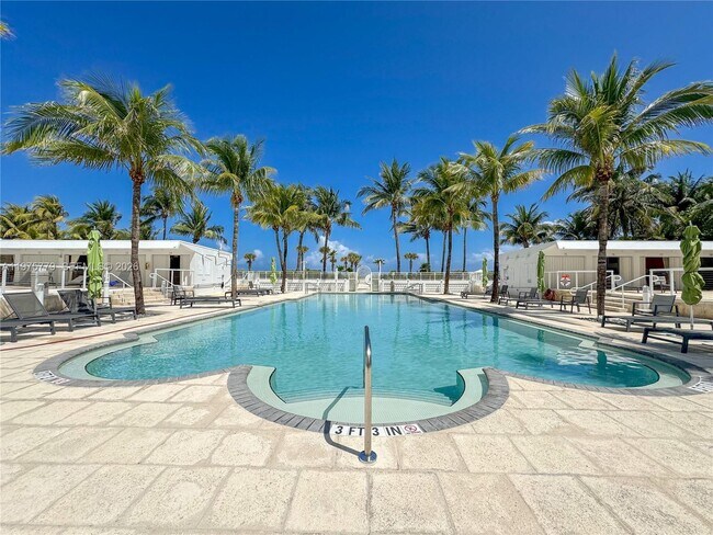 Building Photo - 4925 Collins Ave