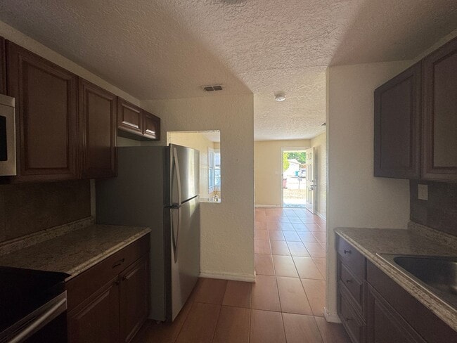 Building Photo - 636 Columbia St