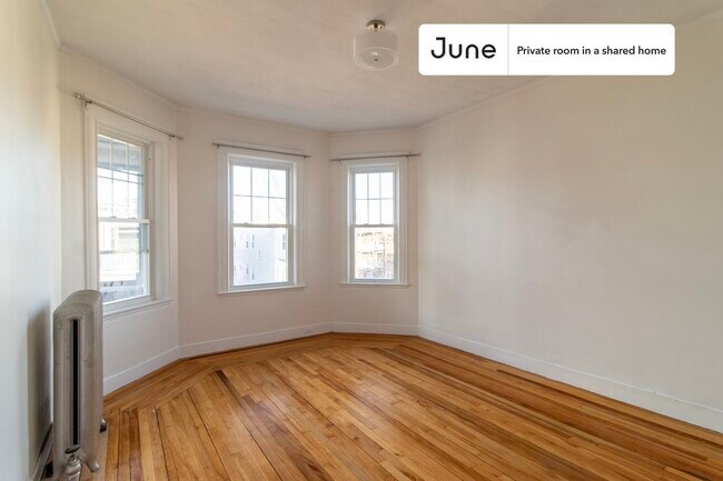 Building Photo - Room in Shared 4 bed/1 bath home in Dorchester Center