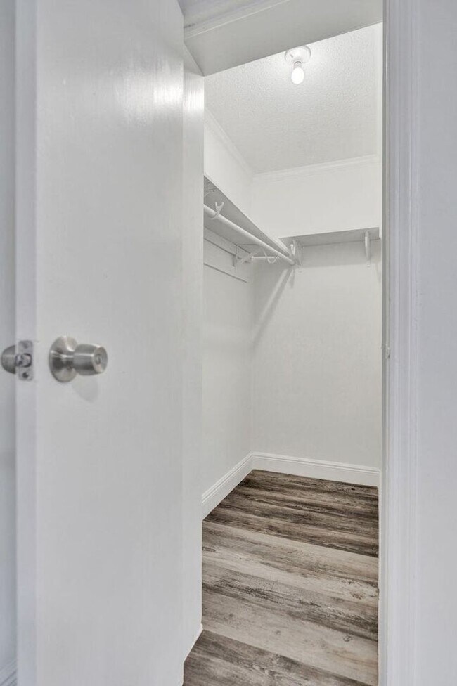 Building Photo - 229 SW 1st Ave