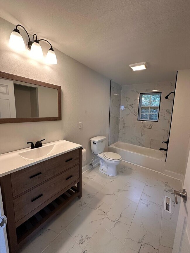 Building Photo - Immaculate 3 Bedroom Home For Rent In Soug...
