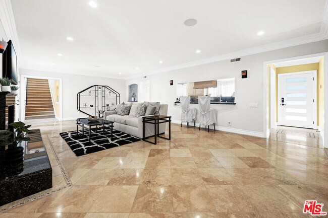 Building Photo - 2563 Hutton Dr