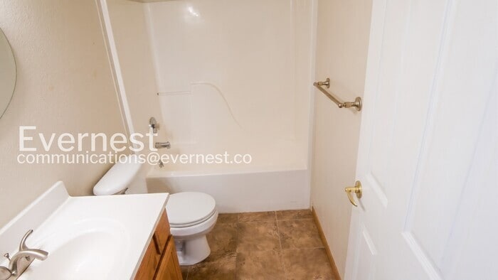 Building Photo - 250 Opal Ct