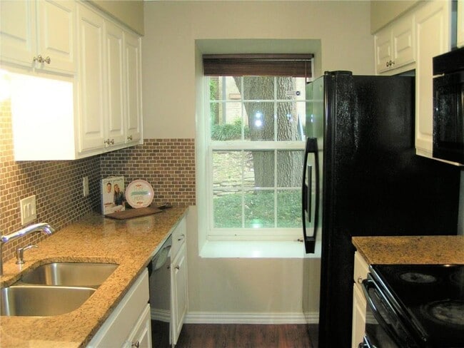 Building Photo - 6627 Valleyside Rd