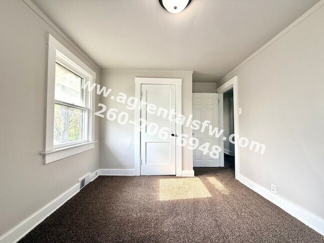 Building Photo - 3 Bedroom House