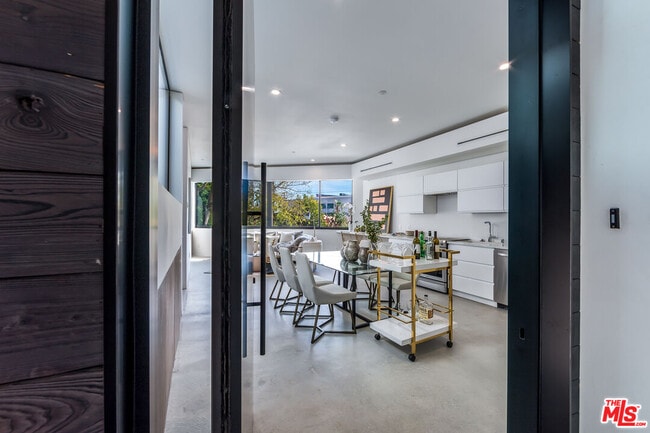 Building Photo - 857 Hilldale Ave