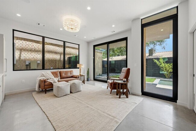 Building Photo - 1403 Barton Hills Dr