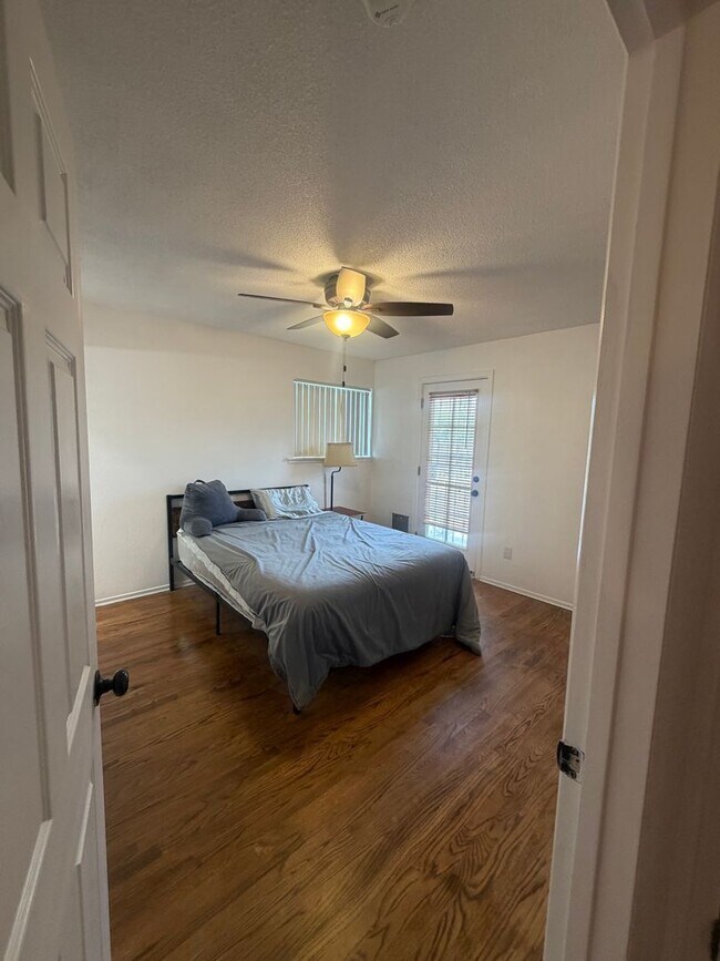 Building Photo - 3 bedroom 2 bathroom in North Hanford