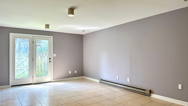 Building Photo - 704 St Peters Ct