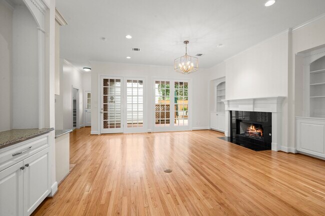 Building Photo - 3834 Southwestern St