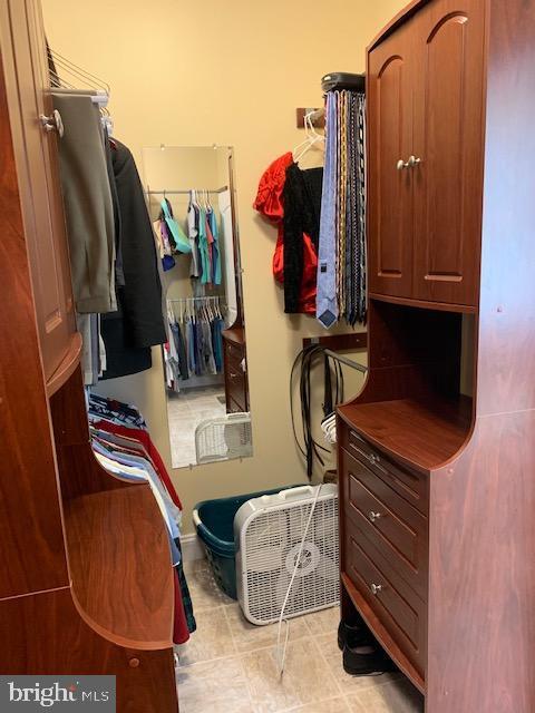 Building Photo - 24900 Fox Run Ln