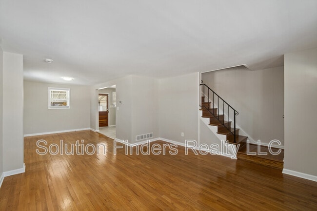 Building Photo - 305 Capitol Ct