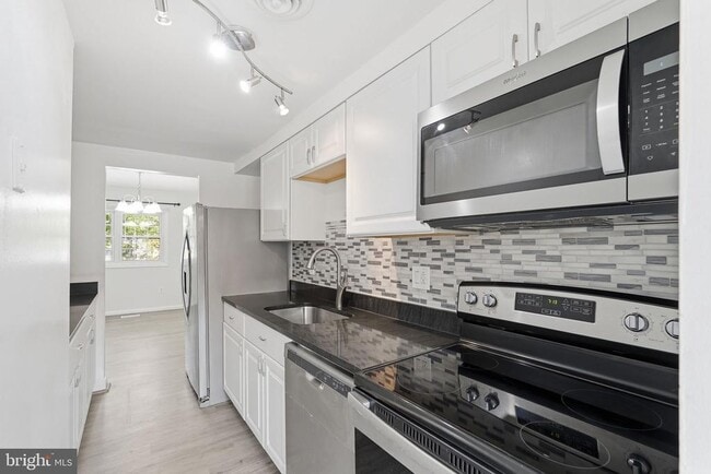 Building Photo - 9178 Laurelwood Ct