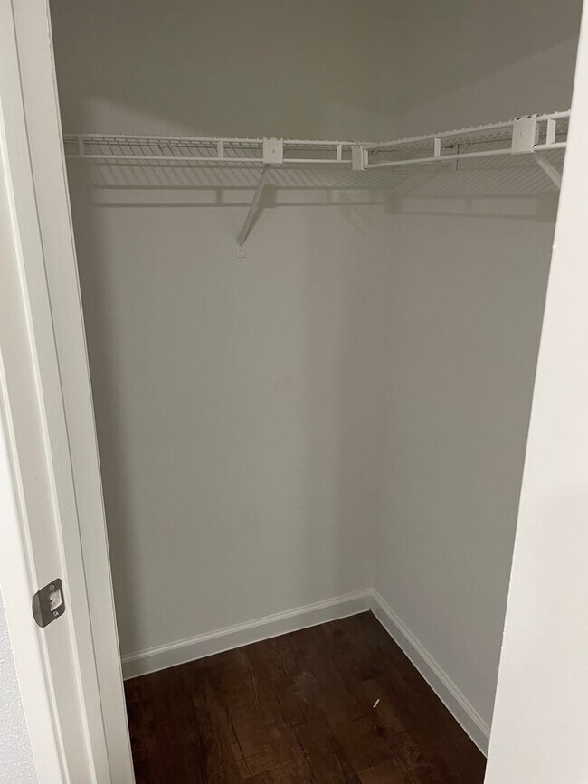 Building Photo - Charming 2 beds/2 baths duplex with privat...