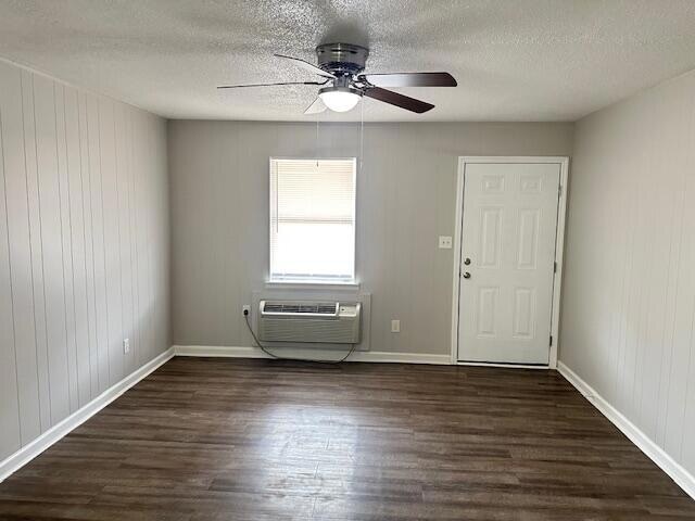 Building Photo - 755 20th St SE