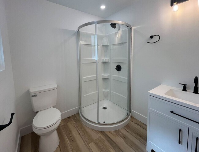 Building Photo - Charming NE Portland Apartment Near Parks, Shops & Transit
