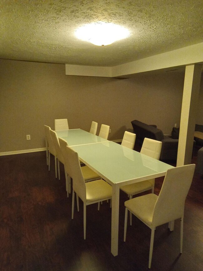 Building Photo - 4BR 3BA SFH with Full Finished Basement