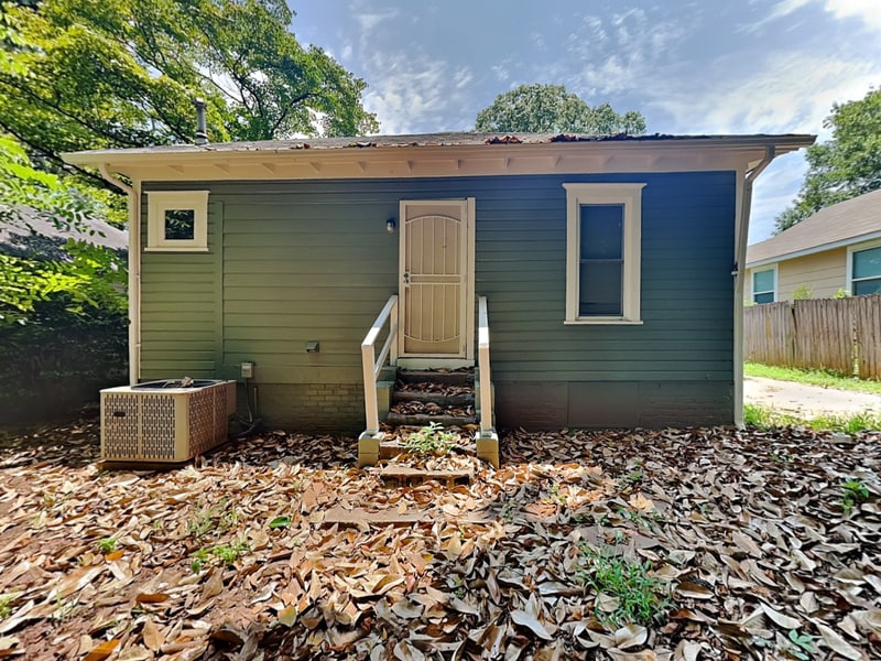 Building Photo - 2497 Lakewood Ave SW