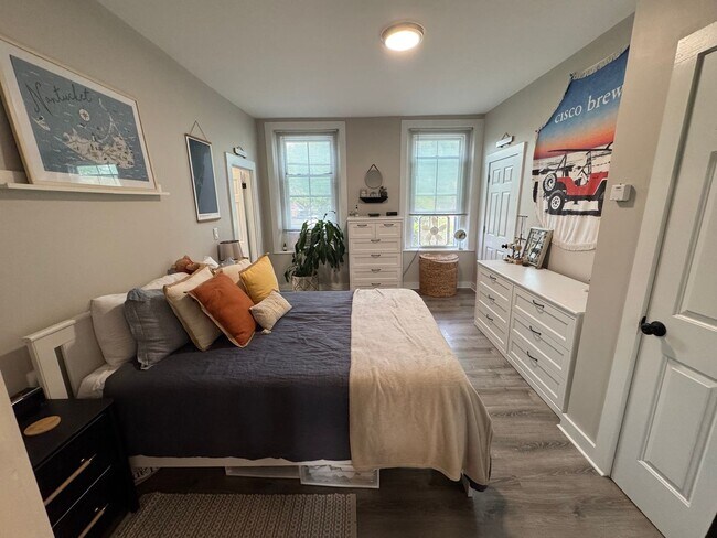 Building Photo - Updated 1 Bedroom in Downtown Amesbury - Available September 1st