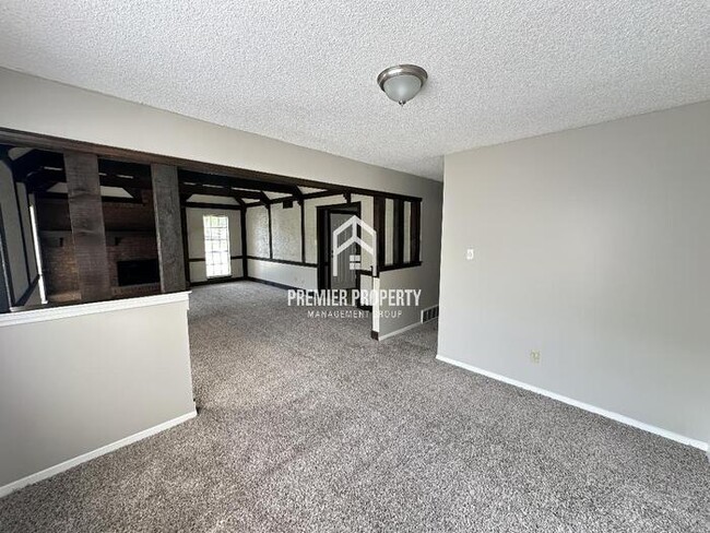 Building Photo - 6016 Rosewind Cir W