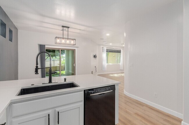 Building Photo - 7601 E Roosevelt St