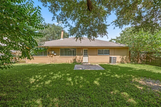 Building Photo - 2603 Hollymist Dr