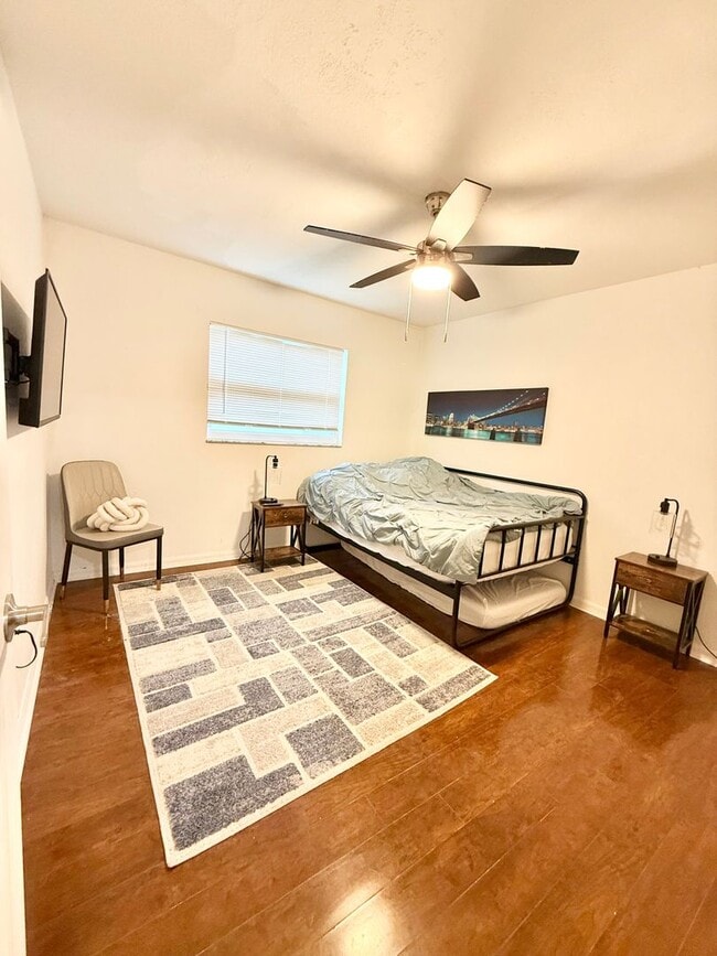 Building Photo - Stunning Furnished Pool him on Accessible Canal