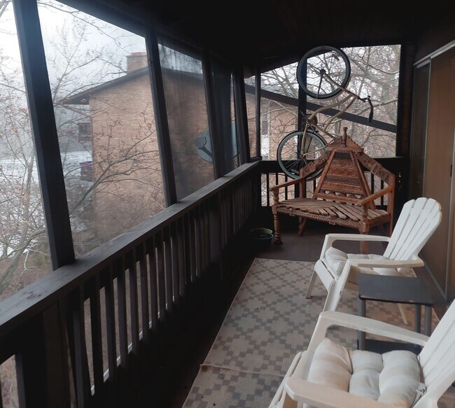 Building Photo - 5529 E Lake Dr