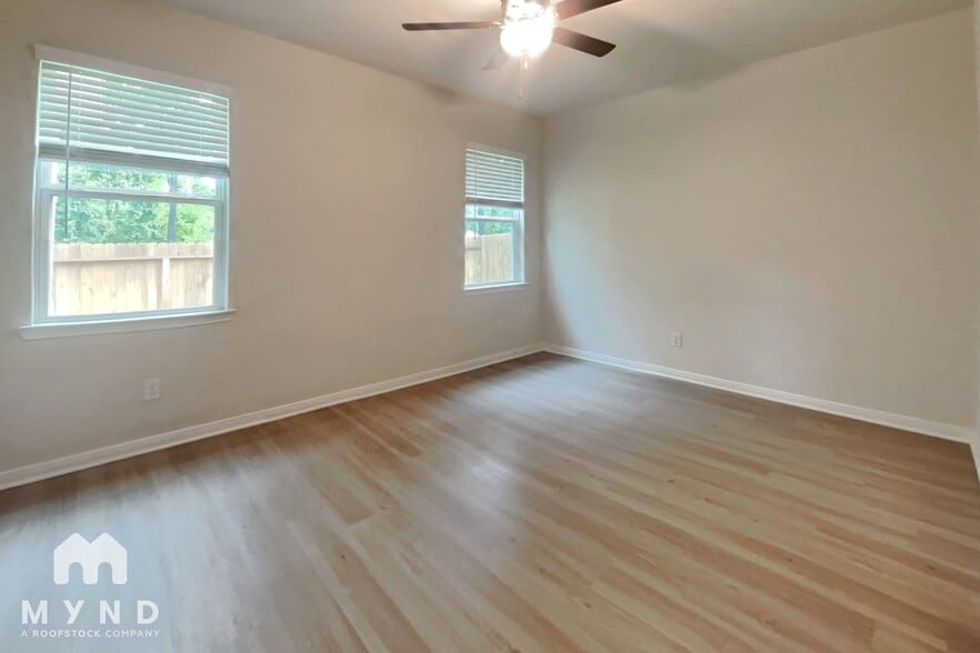 Building Photo - 15431 Maple Ter Dr