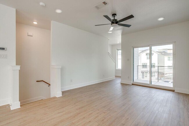 Building Photo - 2333 Benbrook Blvd