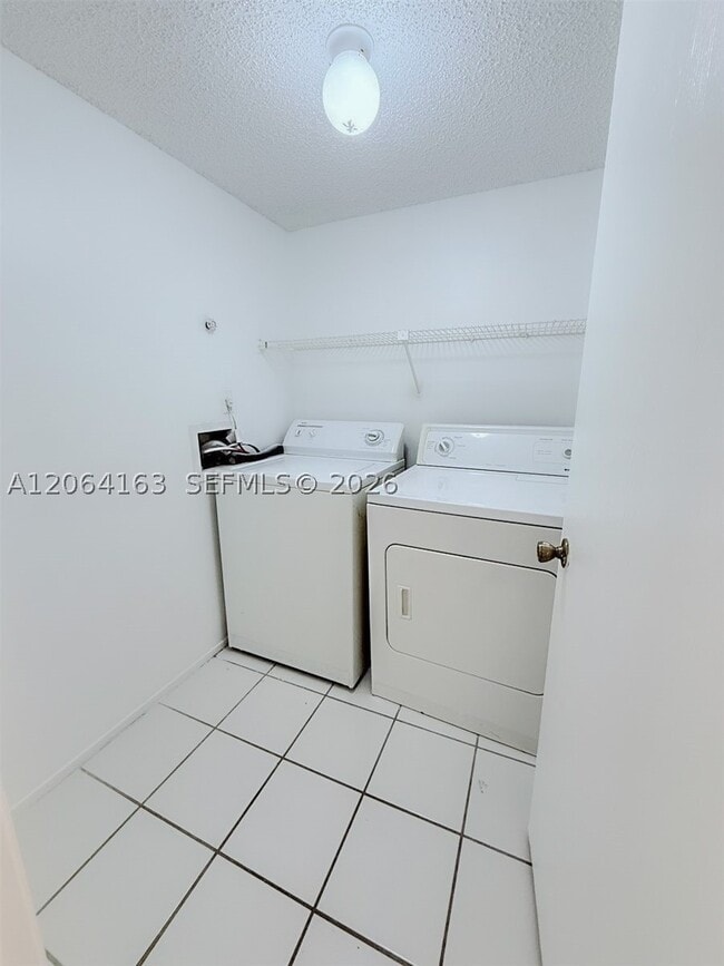Building Photo - 3212 Coral Lake Dr