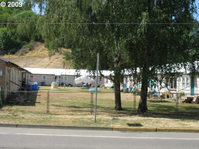 Building Photo - River Road Apartments