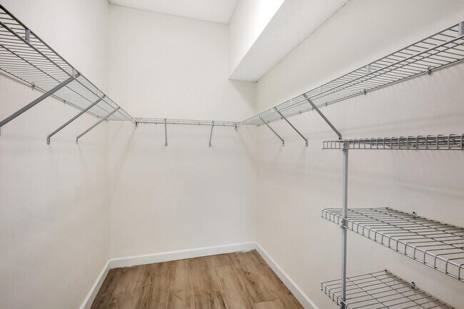 Building Photo - 1898 Capeside Cir